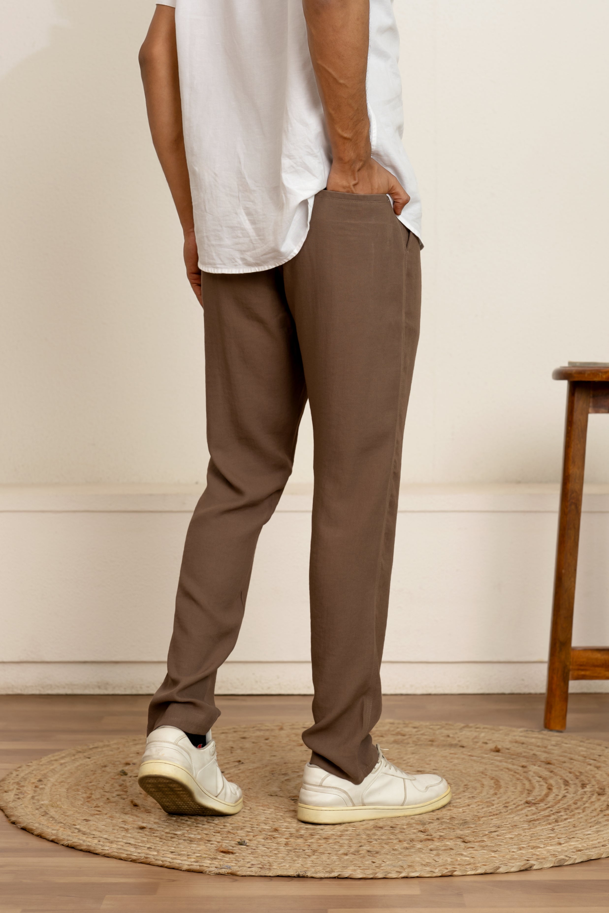 PRAYAG I Trouser - Mud